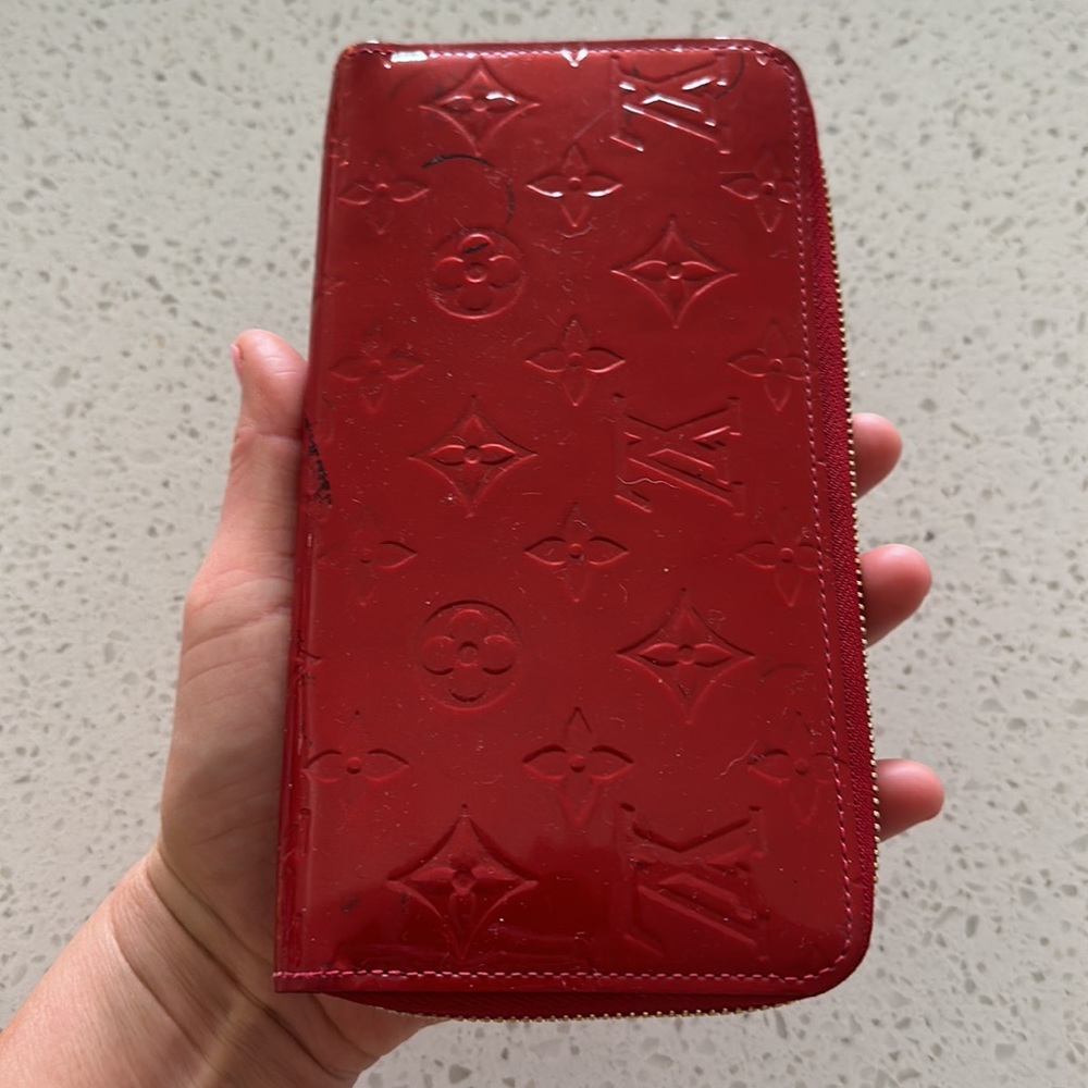 Louis Vuitton Vernis Patent Leather Monogram Zip Around Red Wallet
